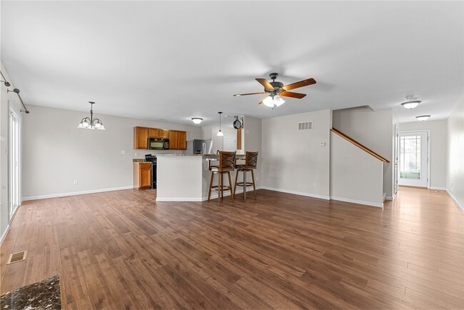 Photo - 467 Parkgate Dr