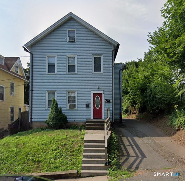 Building Photo - 137 Pleasant St