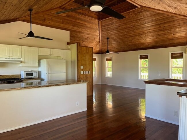 Building Photo - 3 Bedroom / 3 Bath Home with Ocean Views and World Class Surfing on Ali'i Dr