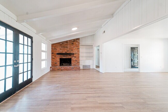 Photo - Spacious 3/2 with 2 Living Areas!