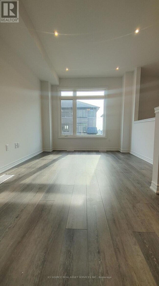 Photo - 120 Court Dr