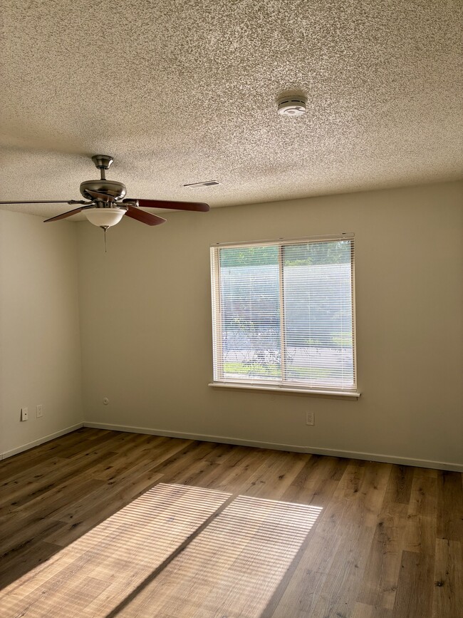 Photo - 3414 SW Burnett Rd Unit B