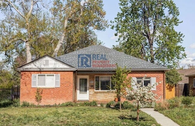Building Photo - 1610 Xanthia St Rental