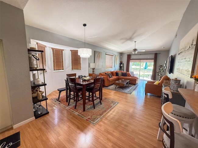 Photo - 317 28th St W