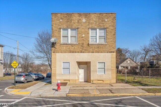 Building Photo - 1501 S Wood Ave Unit 2B