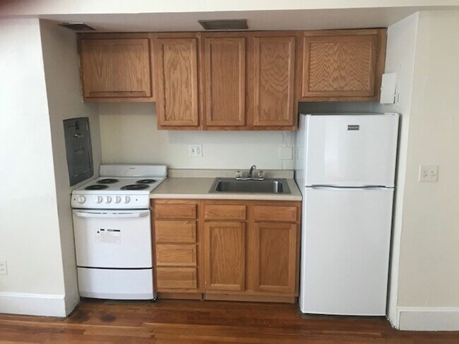 No brokers Fee, No Security Deposit, Heat... - No brokers Fee, No Security Deposit,  Heat... Condo