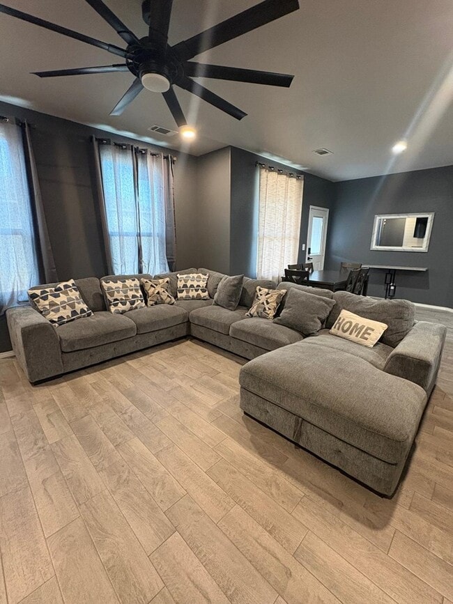 Photo - 2027 Ebbets Dr