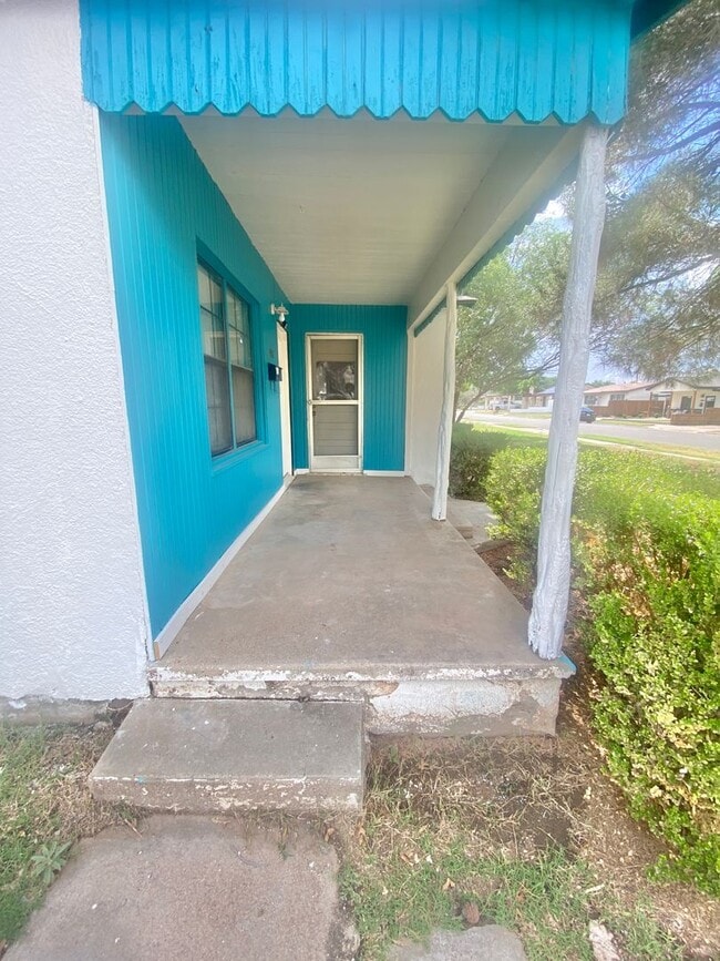 Photo - Newly remodeled 2/1/1 near Marsha Sharp and Coronado High School