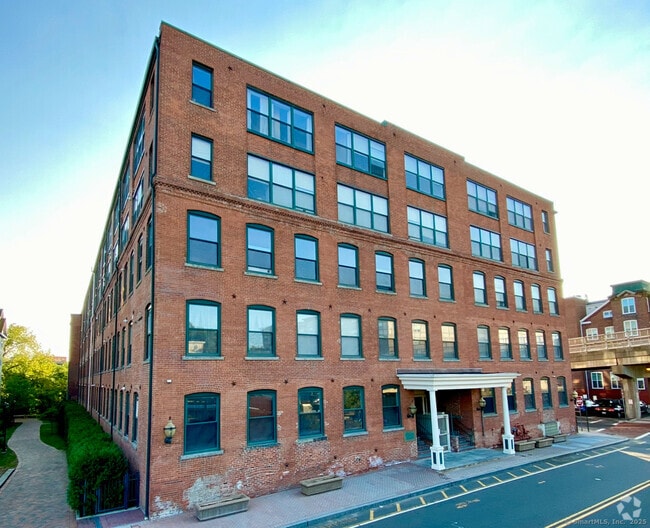Building Photo - 145 Canal St E Unit 104 Rental