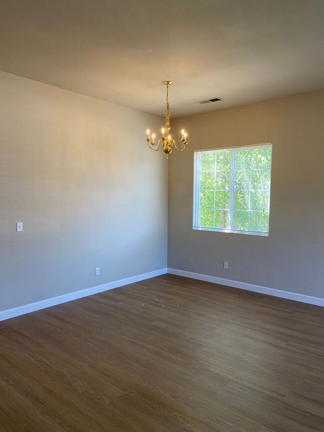 Photo - Willow Springs - Cozy 3 Bdrm, 2 Bath on culdesac. Walking distance to Folsom HS