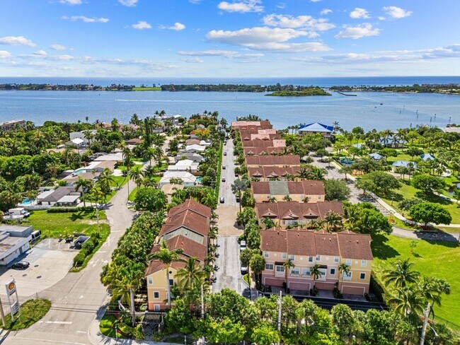 Building Photo - 105 Harbors Way