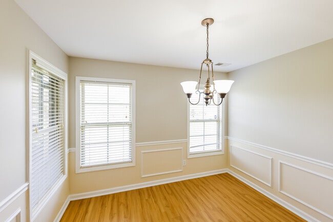 Photo - 105 Landings Way Dr