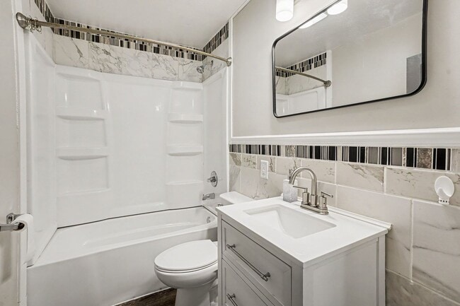 Photo - *Available with no security deposit with Obligo!* Cute Remodeled Two Bedroom 1 Bathroom Bungalow!