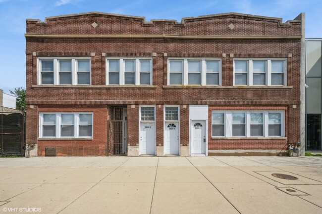 Building Photo - 5028 W Madison St Unit 2 Rental
