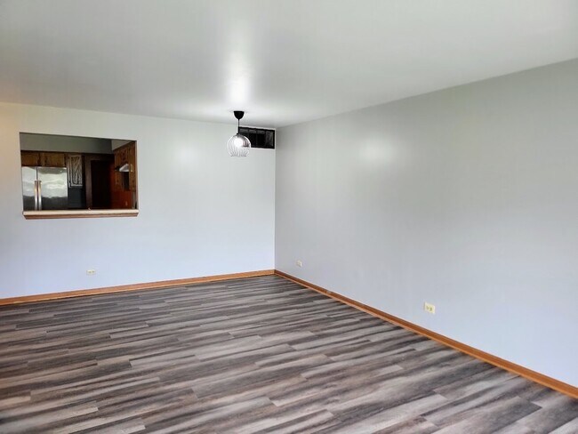 Photo - 600 W Streamwood Blvd Unit A