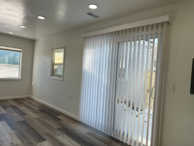 Photo - 28530 Grayling Ave