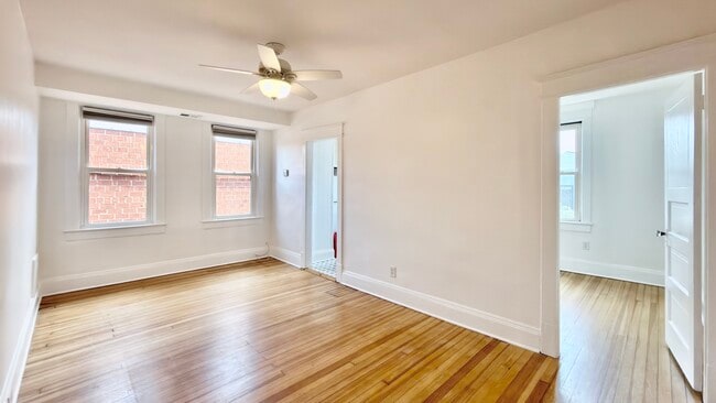 Living room facing SE - 1451 Pennsylvania Ave SE Unit 3