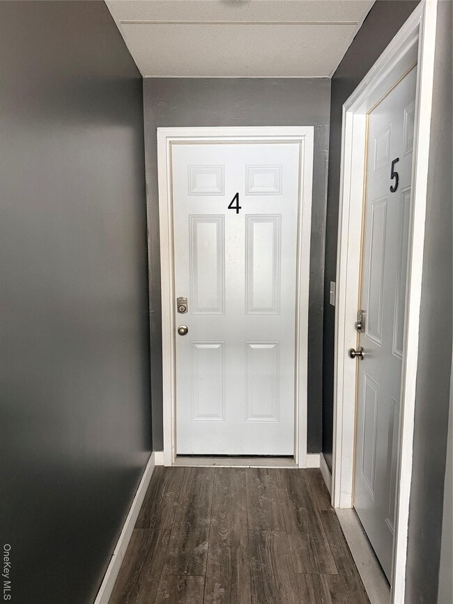 Building Photo - 9 1st St Unit 4