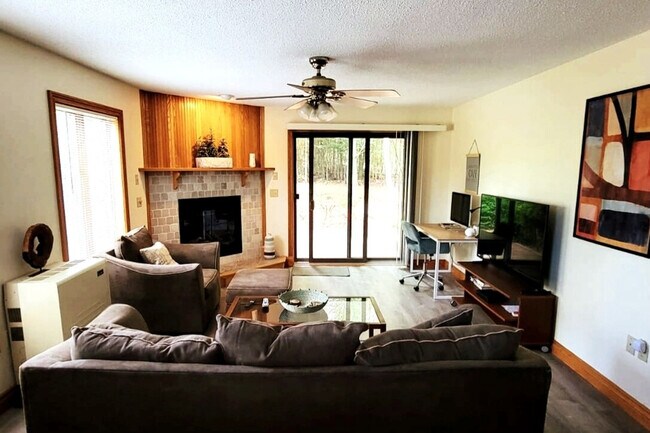 Building Photo - 140 Paquette Cir Unit SI ID1511372P