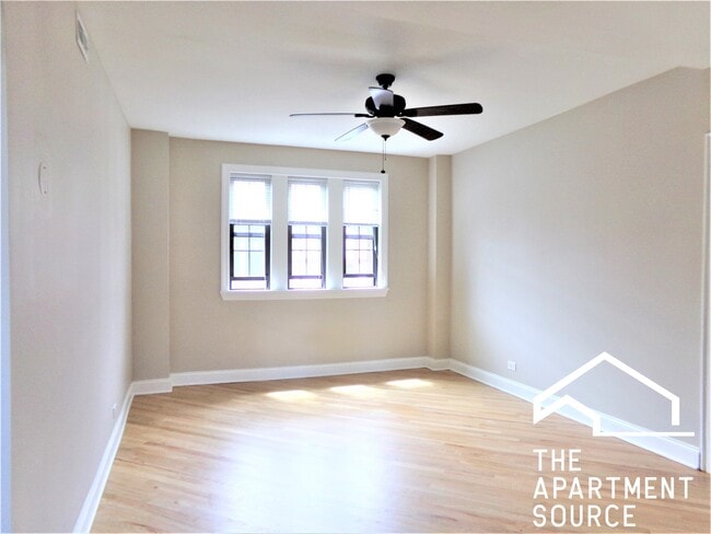 Building Photo - 897 Green Bay Rd Unit 20