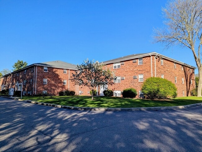 Building Photo - 89 Pleasant St Unit C1