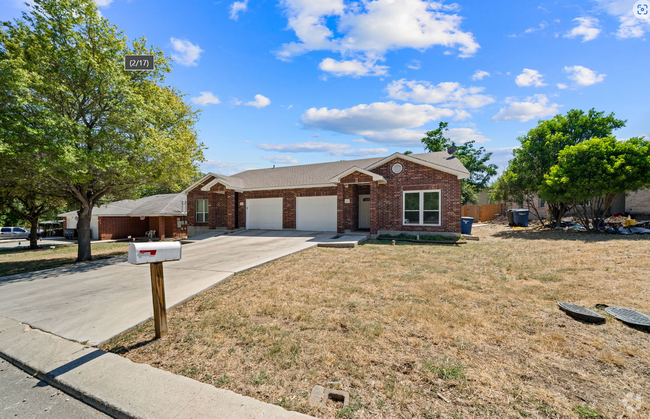 Building Photo - 521 Clearfield Dr Rental