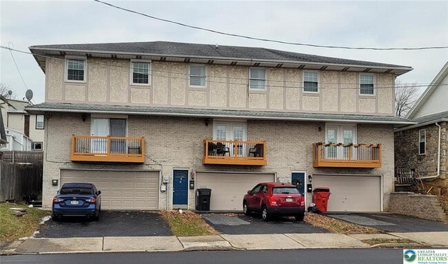 Building Photo - 933 N New St