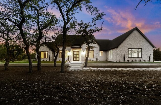 Photo - 208 Stonegate Ln
