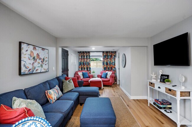 Photo - 4705 Hollingsworth Ave Unidad Lower B 3 bed 2 bath pool