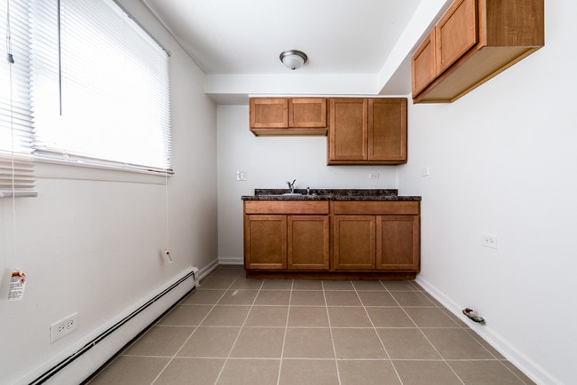 Photo - 7927 S Ellis Ave