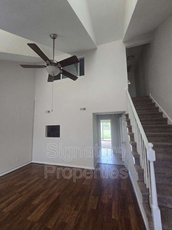 Photo - 3831 Buchanan Dr