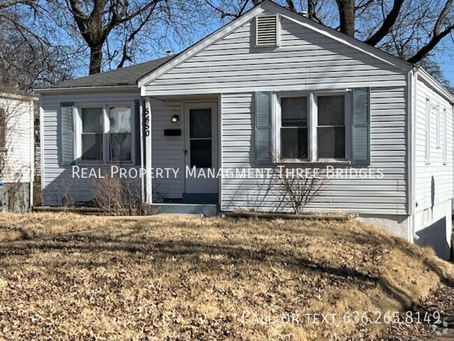 Building Photo - New Rehabbed 2-Bedroom Awaits You Rental