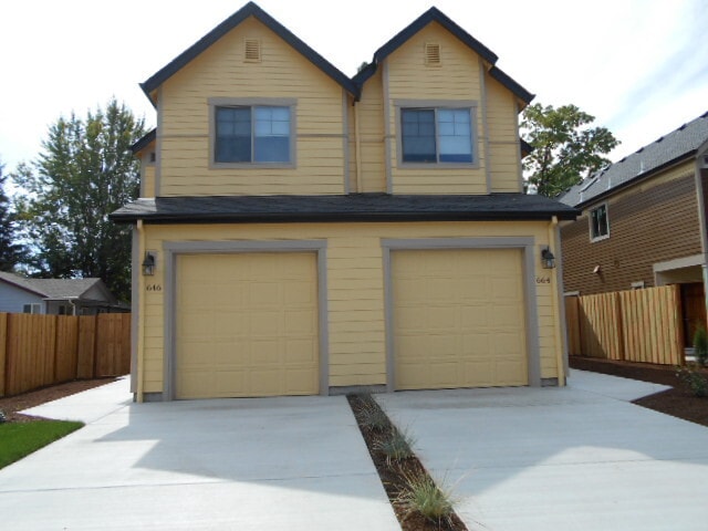 Photo - 646 SW Taft St