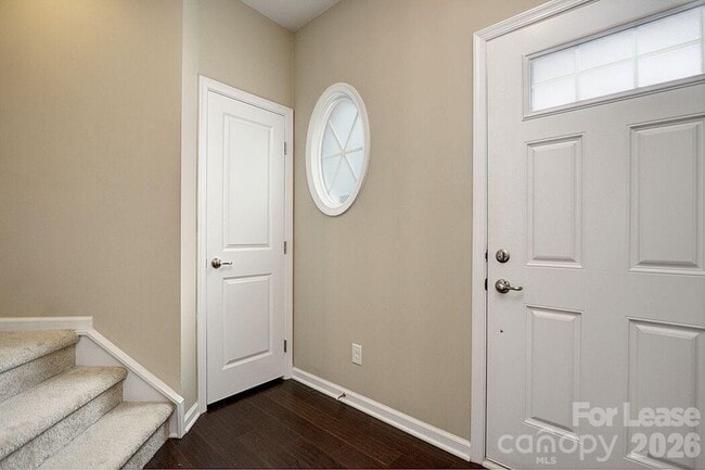 Photo - 2704 Silverthorn Dr