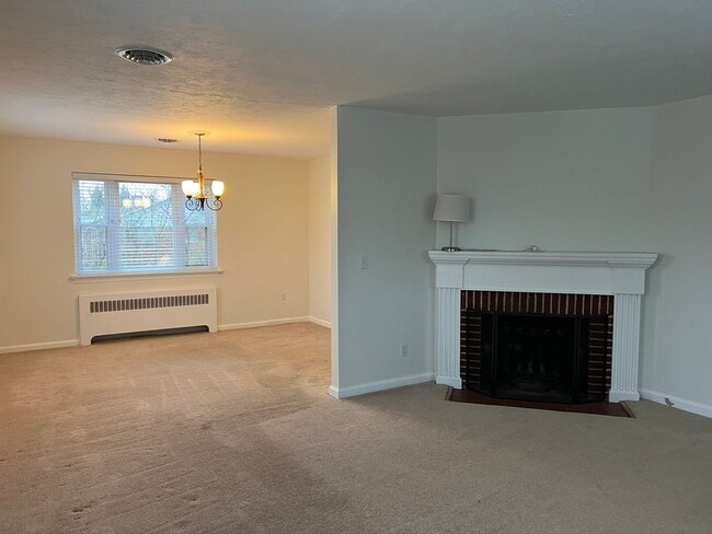 Photo - 405 Hemlock Dr SE