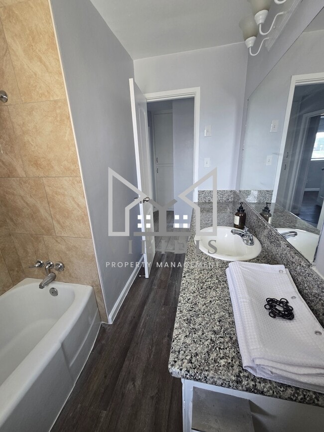 Photo - 1017 Radcliffe Ave