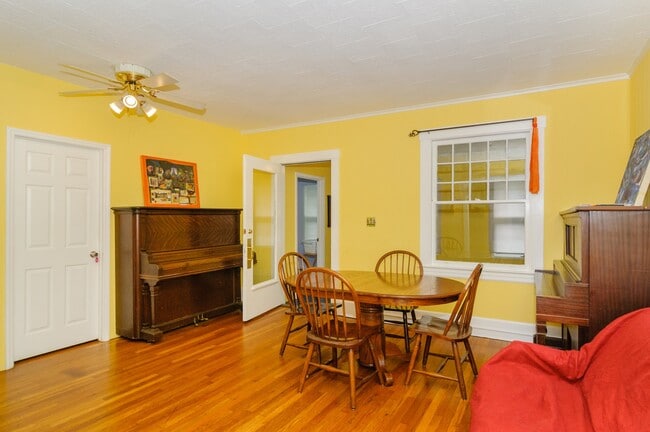 Photo - 28 Ravenscroft Dr