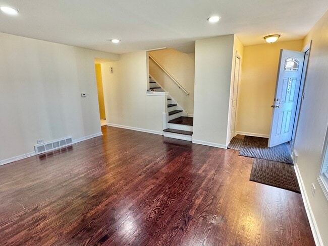 Photo - 9038 Niles Center Rd