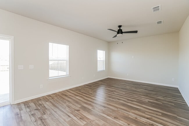 Photo - 461 Navona Dr