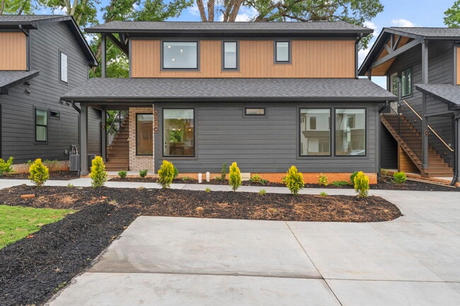 Photo - Medford Mews, Carriage House 321 Unidad D