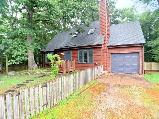 Charming, large wooded lot. - Charming, large wooded lot. Casa