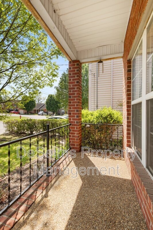 Photo - 703 Brent Glen Pl