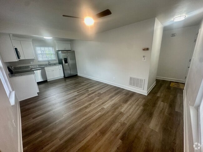 Building Photo - 1606 Parks Ave Rental