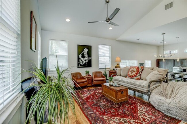 Building Photo - 1161 Ridgeway Dr