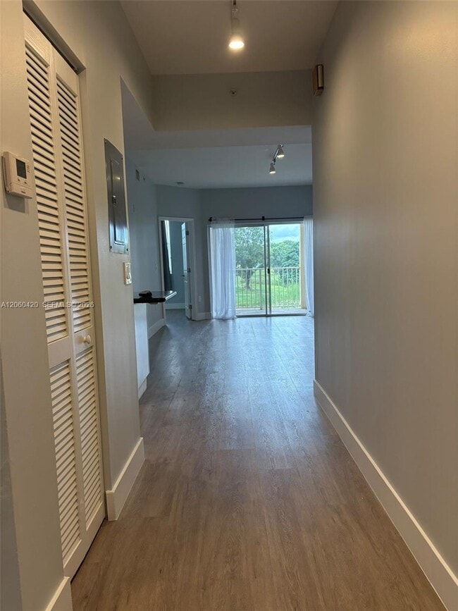 Building Photo - 2100 Greenview Shores Blvd Unit 513