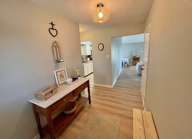Photo - 209 Hutchins Dr