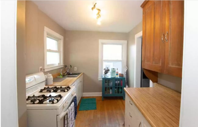 Photo - Charming Home in Heart of Rock Island