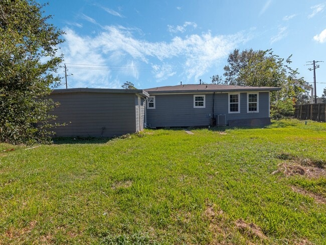 Building Photo - 7614 FM 646 Rd