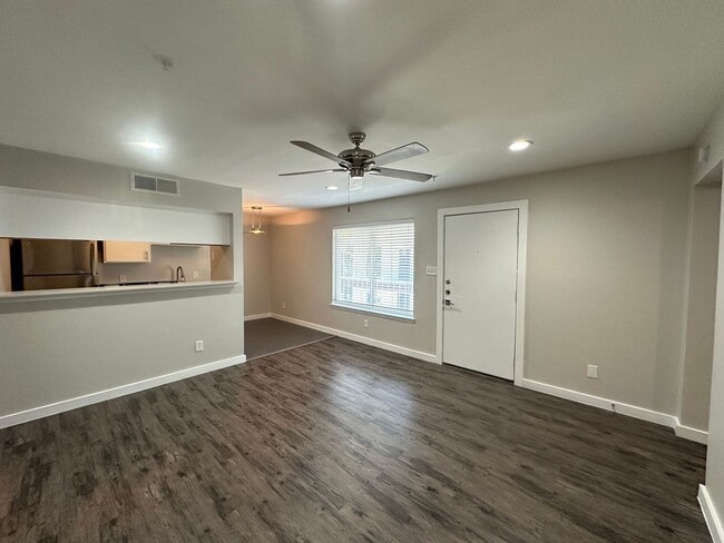 Photo - Lakewood Gardens - 5408 Reiger Ave