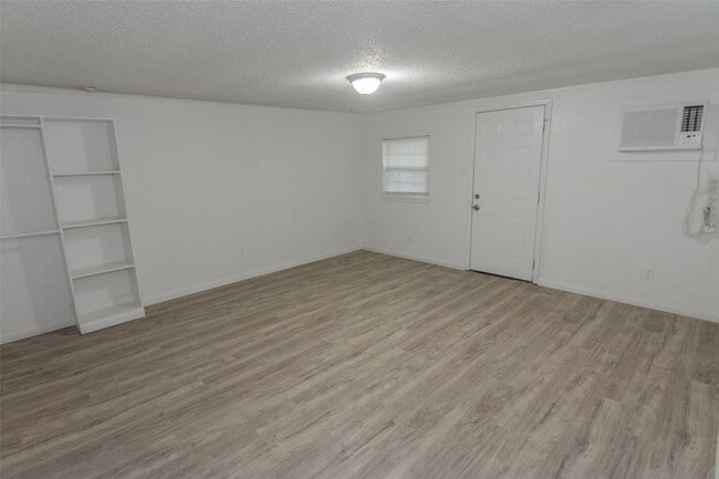 Photo - 2120 Godfrey St